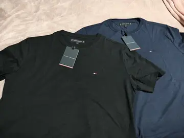 camisetas tommy hilfiger kit camisetas preta azul royal 2un