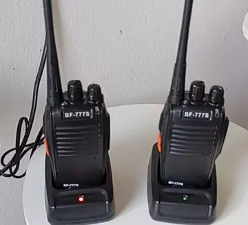 Kit Par 2 Rádio Baofeng 777S Walk Talk