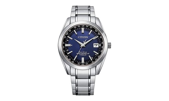 Citizen Relógio masculino Eco-Drive clássico em Super Titanium™ com tecnologia de cronometragem atômica, mostrador azul, data de 3 ponteiros