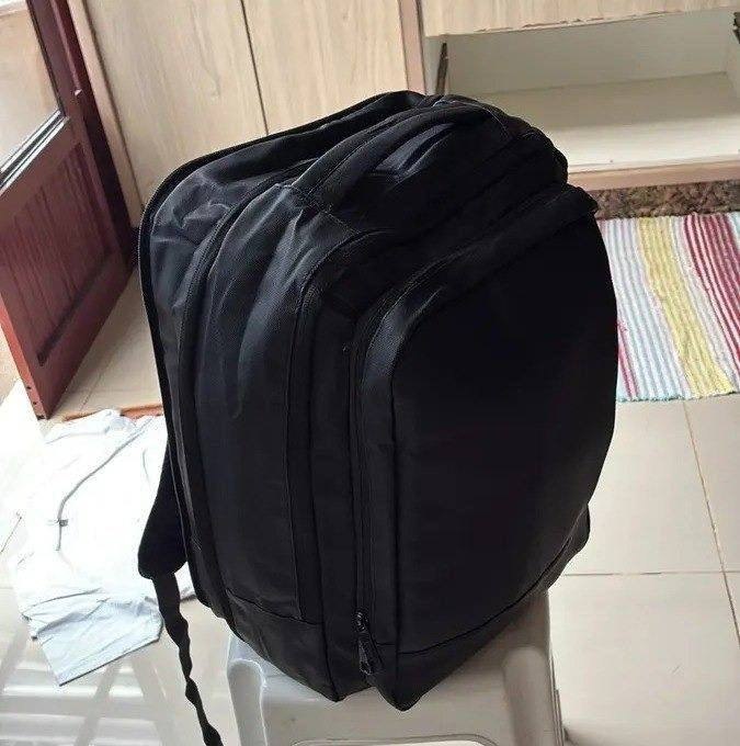 mochila com faixa impermeável para expansão