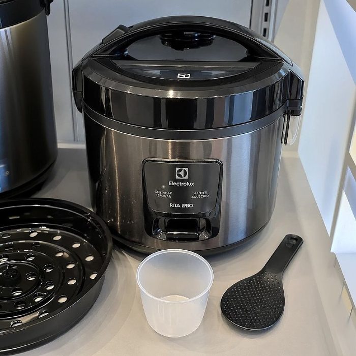 Panela Elétrica Electrolux vapor arroz 2L 6 Xícaras 2 em 1 timer tampa com visor transparente ERC10 inox 220v