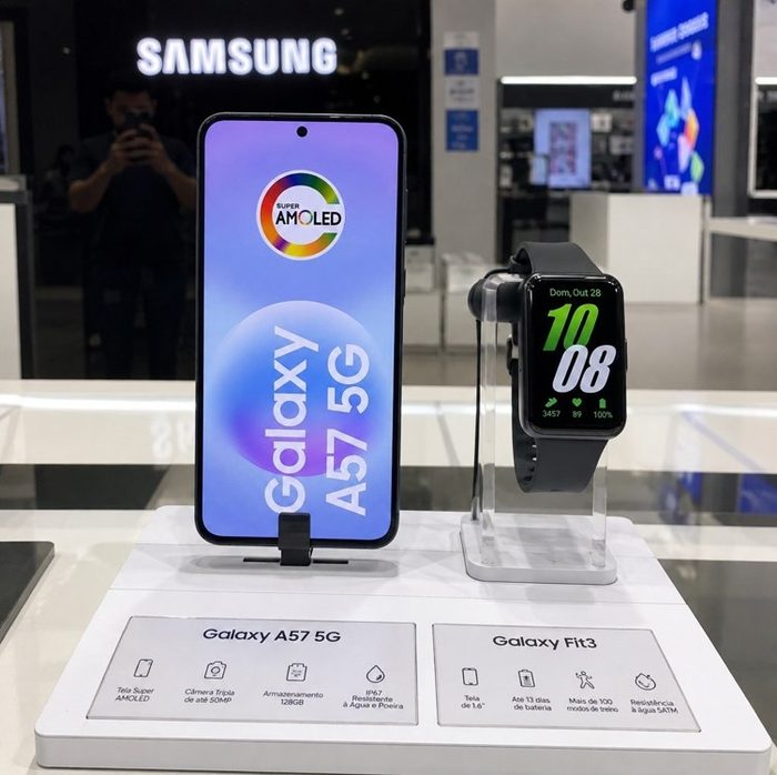 Smartphone Samsung Galaxy A57 128GB Cinza - 5G + Smartband Samsung Galaxy Fit3 Grafite