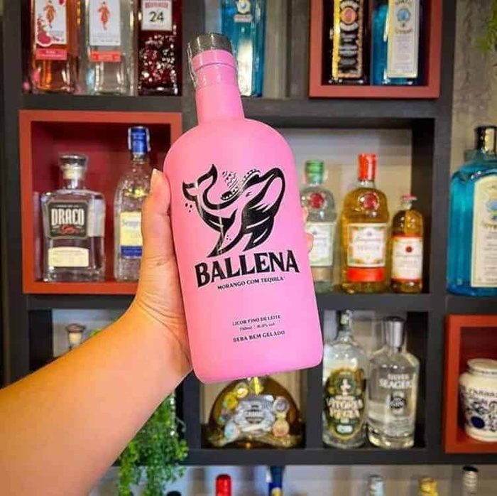 bebidas ballena licor morango 750ml