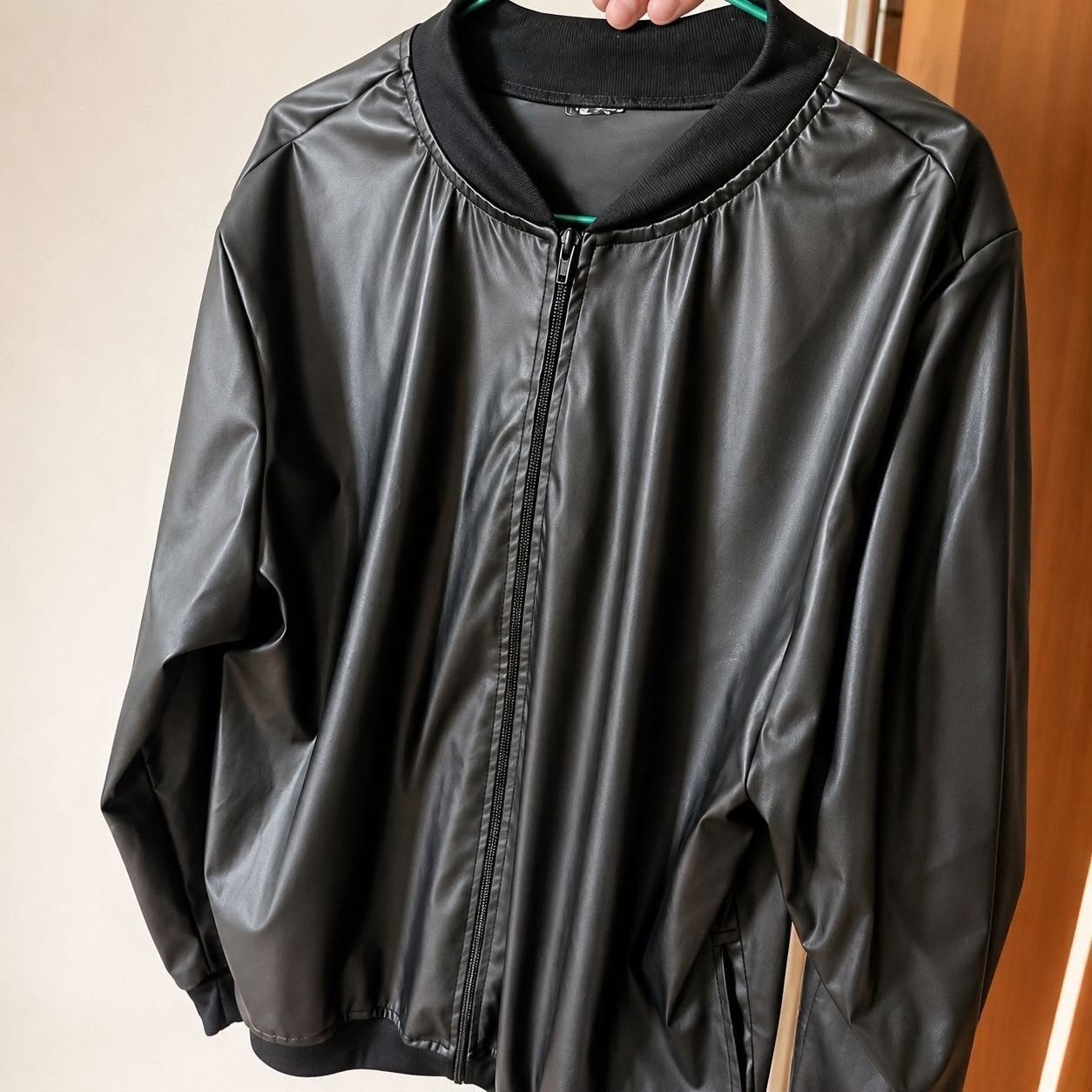 roupas jaqueta bomber courino masculina preta com zíper