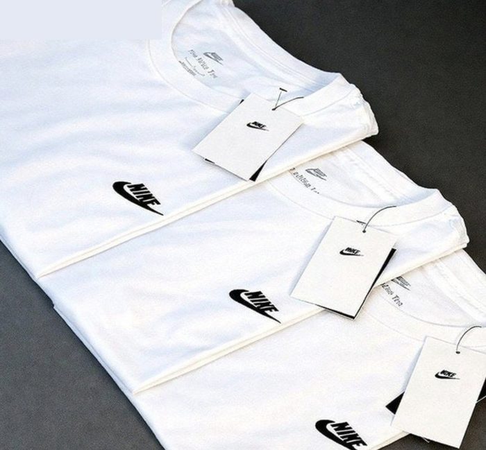 Camiseta Nike Sportswear Club Masculina