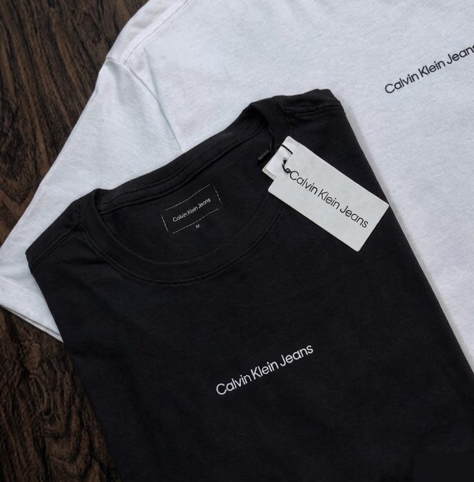camiseta calvin klein flame front logo preta