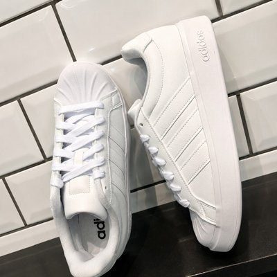 tênis adidas streettalk
