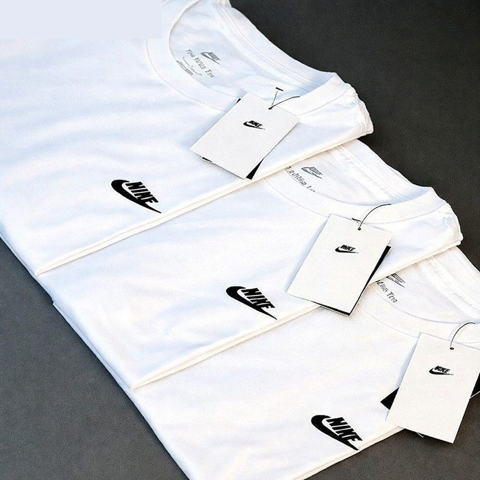 Camiseta Nike Sportswear Club Masculina