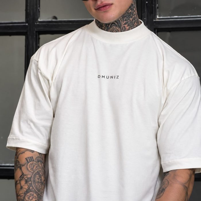 camiseta dmuniz oversized estampada gola alta