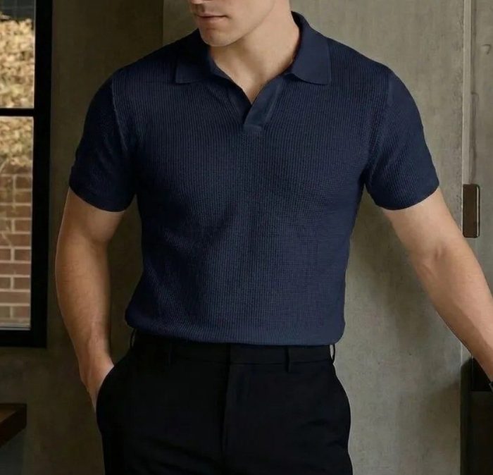 camiseta gola polo minimalista tecido texturizado